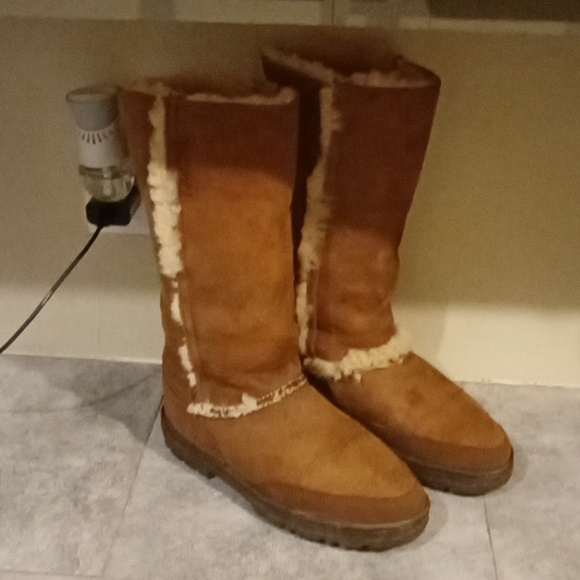UGG boots size 7 w women - Picture 2 of 6